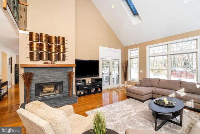 18 COUNTRY WOODS DR, New Egypt, NJ 08533