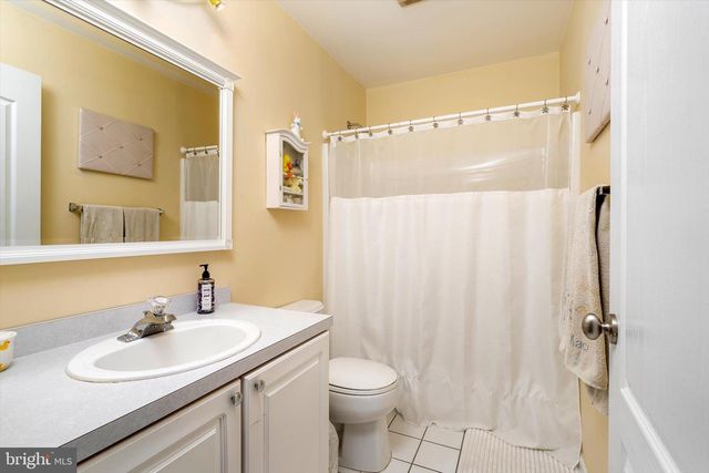 18 COUNTRY WOODS DR, New Egypt, NJ 08533