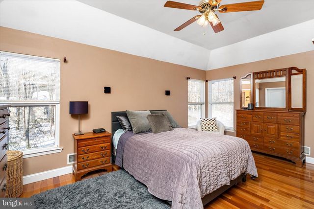 18 COUNTRY WOODS DR, New Egypt, NJ 08533