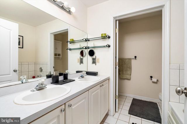 18 COUNTRY WOODS DR, New Egypt, NJ 08533