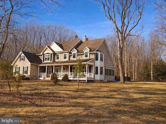 18 COUNTRY WOODS DR, New Egypt, NJ 08533