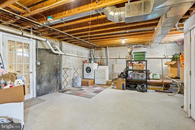 18 COUNTRY WOODS DR, New Egypt, NJ 08533