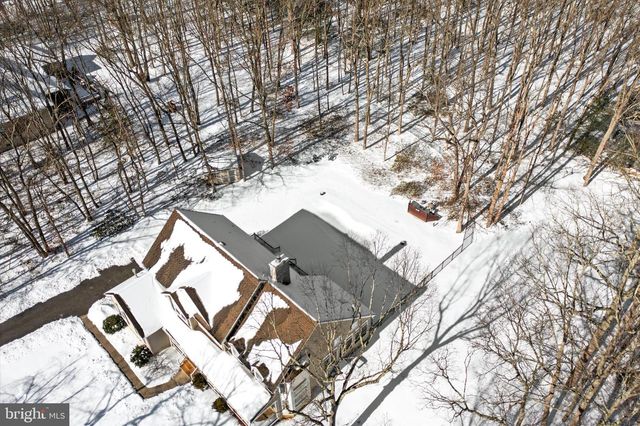 18 COUNTRY WOODS DR, New Egypt, NJ 08533