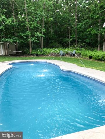 18 COUNTRY WOODS DR, New Egypt, NJ 08533