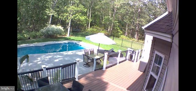 18 COUNTRY WOODS DR, New Egypt, NJ 08533