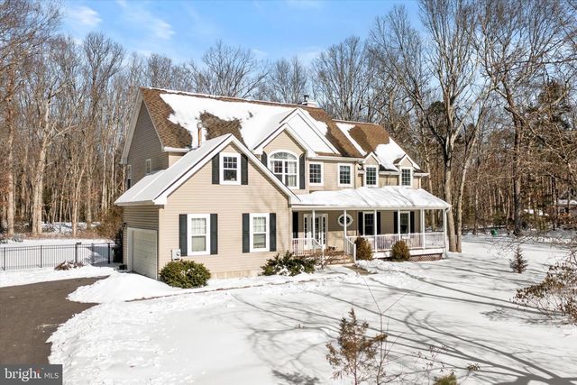 18 COUNTRY WOODS DR, New Egypt, NJ 08533