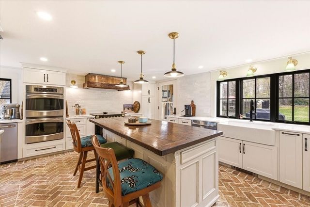 23 Old Oaken Bucket Rd, Scituate, MA 02066