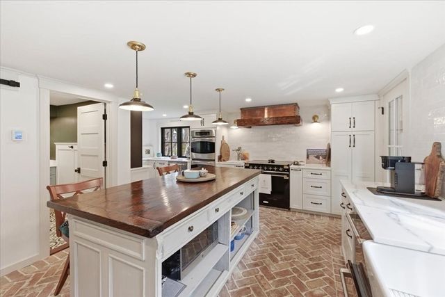 23 Old Oaken Bucket Rd, Scituate, MA 02066