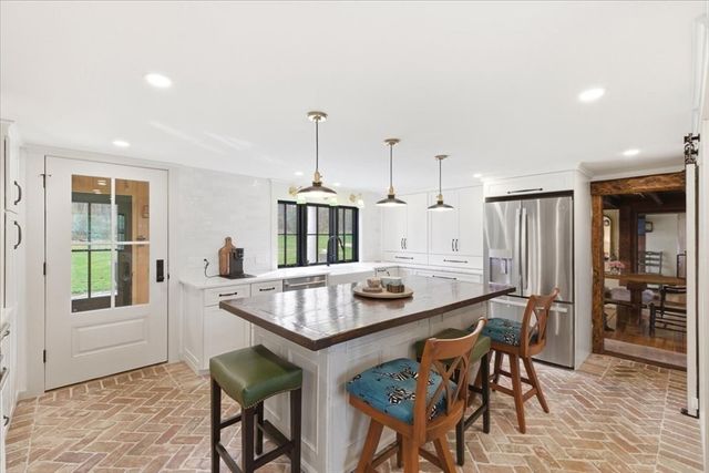 23 Old Oaken Bucket Rd, Scituate, MA 02066