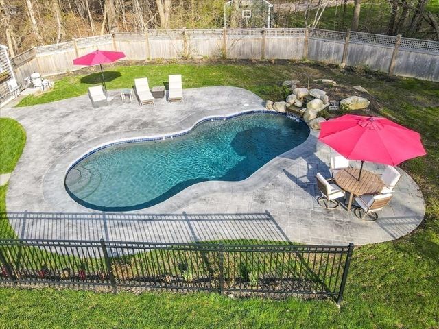 23 Old Oaken Bucket Rd, Scituate, MA 02066