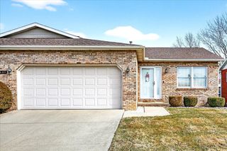 1409 Oakbrook Drive 2, Bloomington, IL 61704