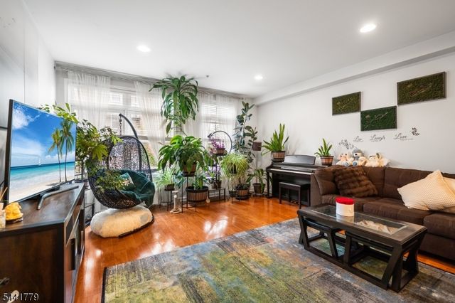 9252 Kennedy Blvd, North Bergen Twp., NJ 07047