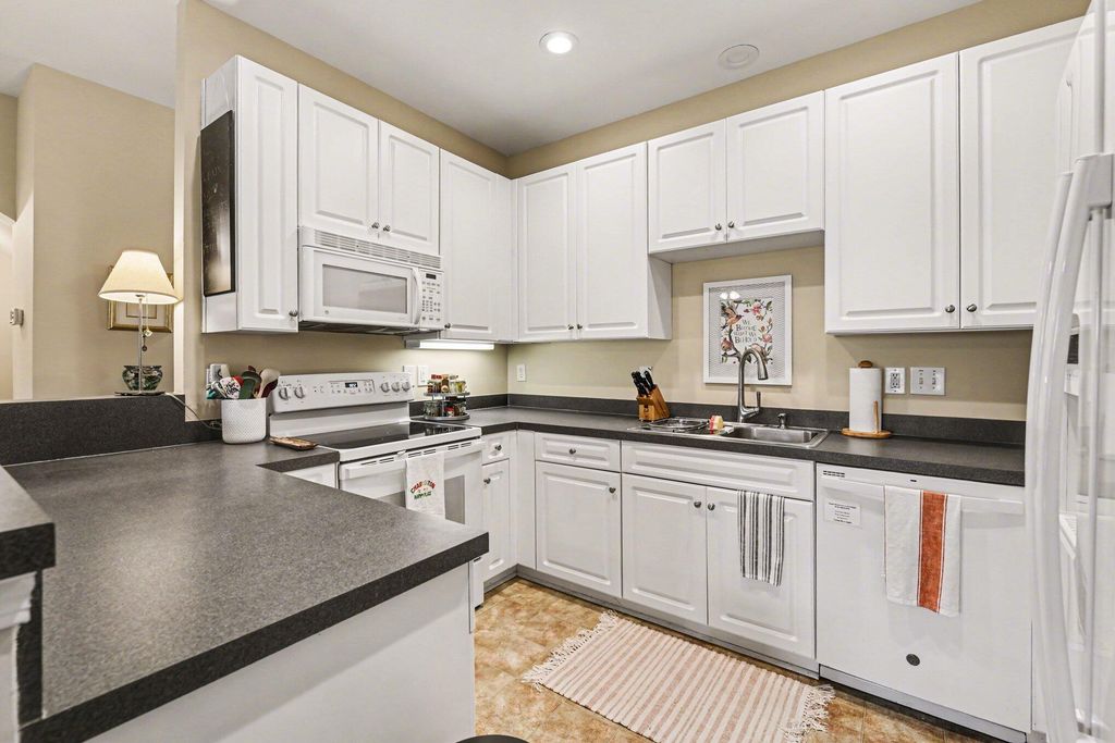 Image 12 of property listing at 4121 Perrine Street, Charleston, SC 29414