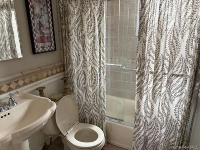 212 Gordon Avenue, Carle Place, NY 11590