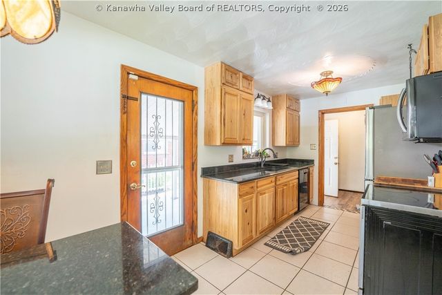 2029 Pennsylvania Avenue, St Albans, WV 25177