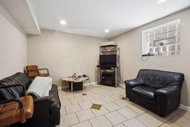 7527 S Perry Avenue, Chicago, IL 60620