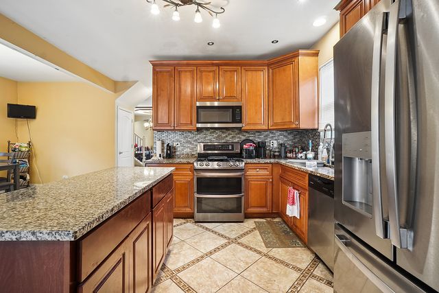 7527 S Perry Avenue, Chicago, IL 60620