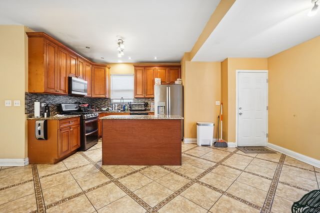 7527 S Perry Avenue, Chicago, IL 60620