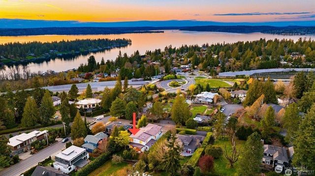 9215 NE 32nd Street, Clyde Hill, WA 98004