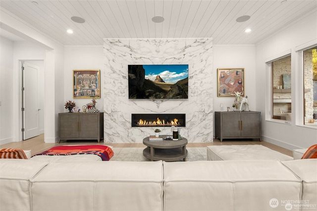 9215 NE 32nd Street, Clyde Hill, WA 98004