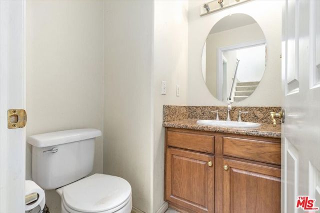 18806 Hatteras Street 101, Tarzana (los Angeles), CA 91356