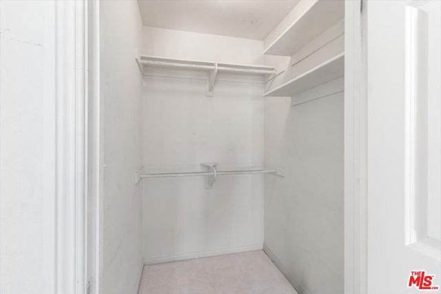 18806 Hatteras Street 101, Tarzana (los Angeles), CA 91356