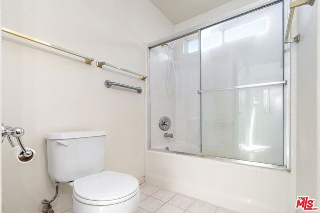 18806 Hatteras Street 101, Tarzana (los Angeles), CA 91356