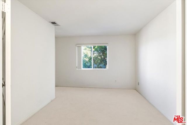 18806 Hatteras Street 101, Tarzana (los Angeles), CA 91356