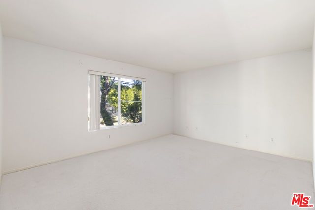 18806 Hatteras Street 101, Tarzana (los Angeles), CA 91356