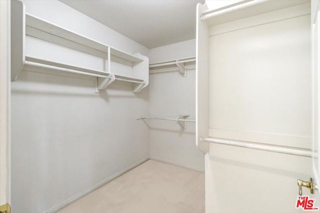 18806 Hatteras Street 101, Tarzana (los Angeles), CA 91356