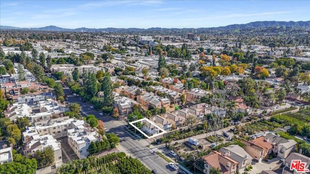 18806 Hatteras Street 101, Tarzana (los Angeles), CA 91356