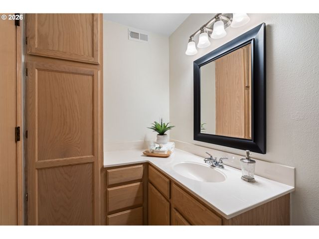 3812 S KELLY Ave 7, Portland, OR 97239