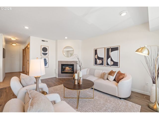 3812 S KELLY Ave 7, Portland, OR 97239