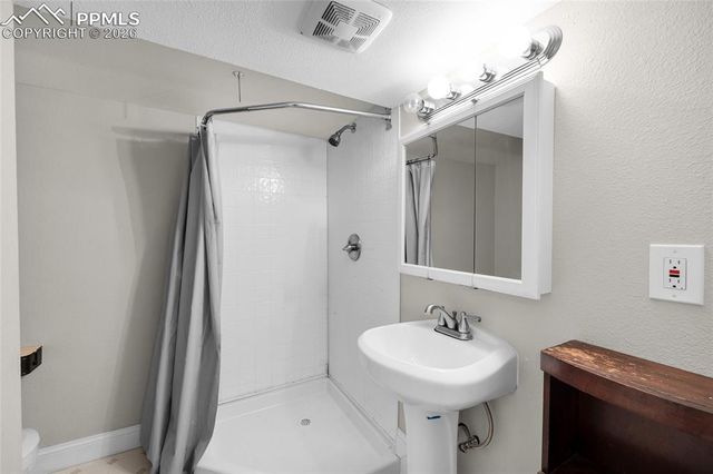 673 Shooks Lane, Colorado Springs, CO 80903