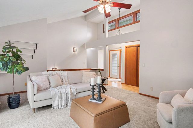 5499 Riverlook Drive Ne, Plainfield Twp, MI 49321