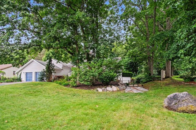 5499 Riverlook Drive Ne, Plainfield Twp, MI 49321