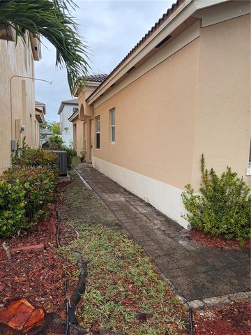 3951 NE 11th Dr, Homestead, FL 33033