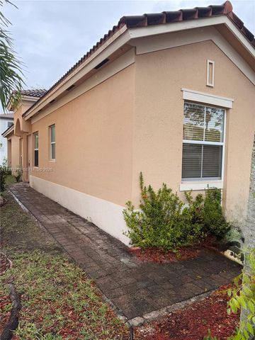 3951 NE 11th Dr, Homestead, FL 33033