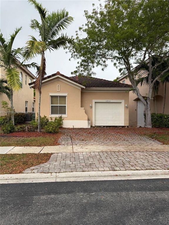 3951 NE 11th Dr, Homestead, FL 33033