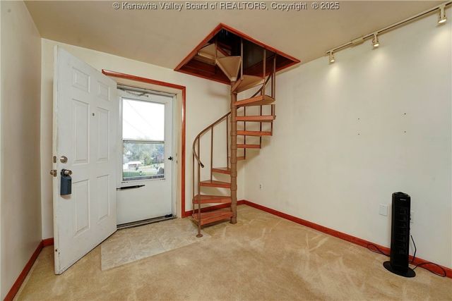 5502 Lynnwood Drive, Cross Lanes, WV 25313