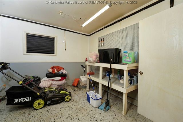 5502 Lynnwood Drive, Cross Lanes, WV 25313