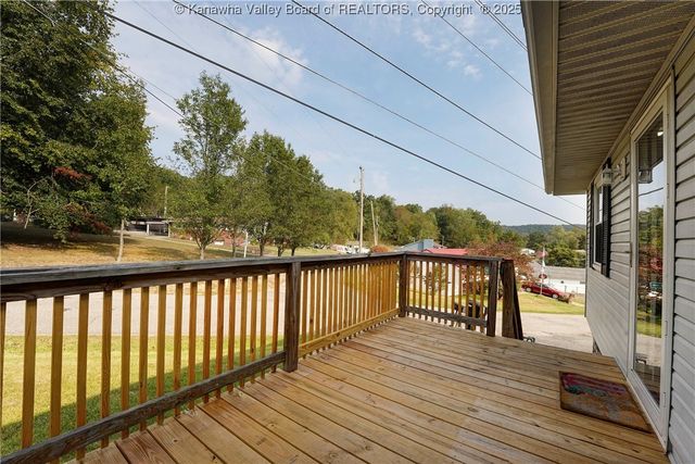 5502 Lynnwood Drive, Cross Lanes, WV 25313