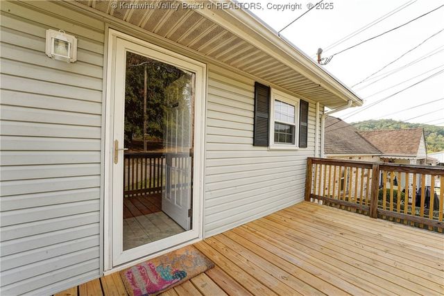 5502 Lynnwood Drive, Cross Lanes, WV 25313