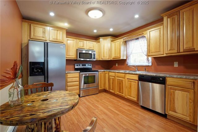 5502 Lynnwood Drive, Cross Lanes, WV 25313