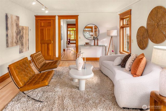 2117 N 36th Street, Seattle, WA 98103