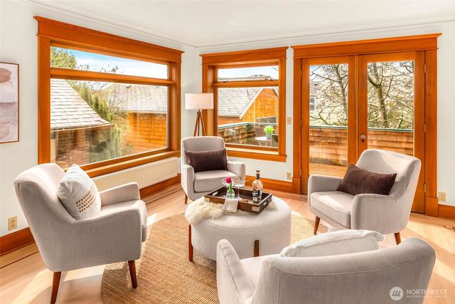 2117 N 36th Street, Seattle, WA 98103