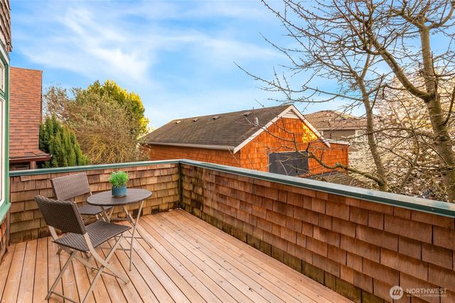 2117 N 36th Street, Seattle, WA 98103