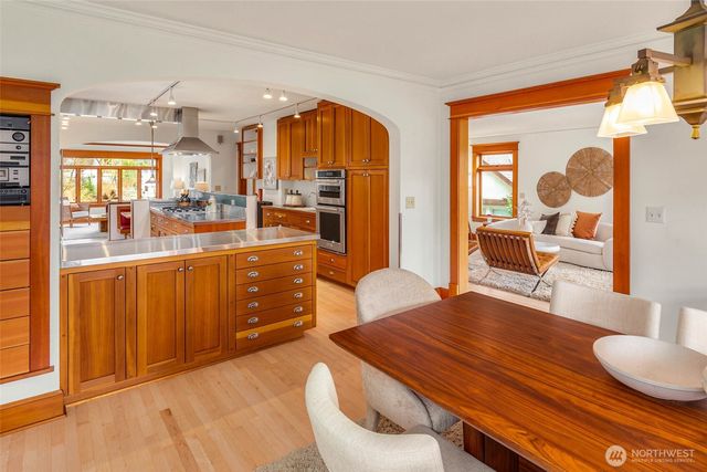 2117 N 36th Street, Seattle, WA 98103