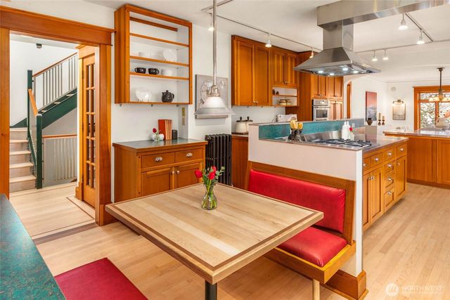 2117 N 36th Street, Seattle, WA 98103