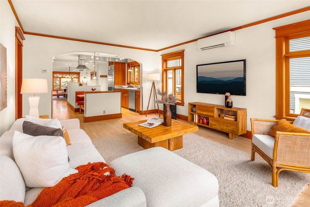 2117 N 36th Street, Seattle, WA 98103